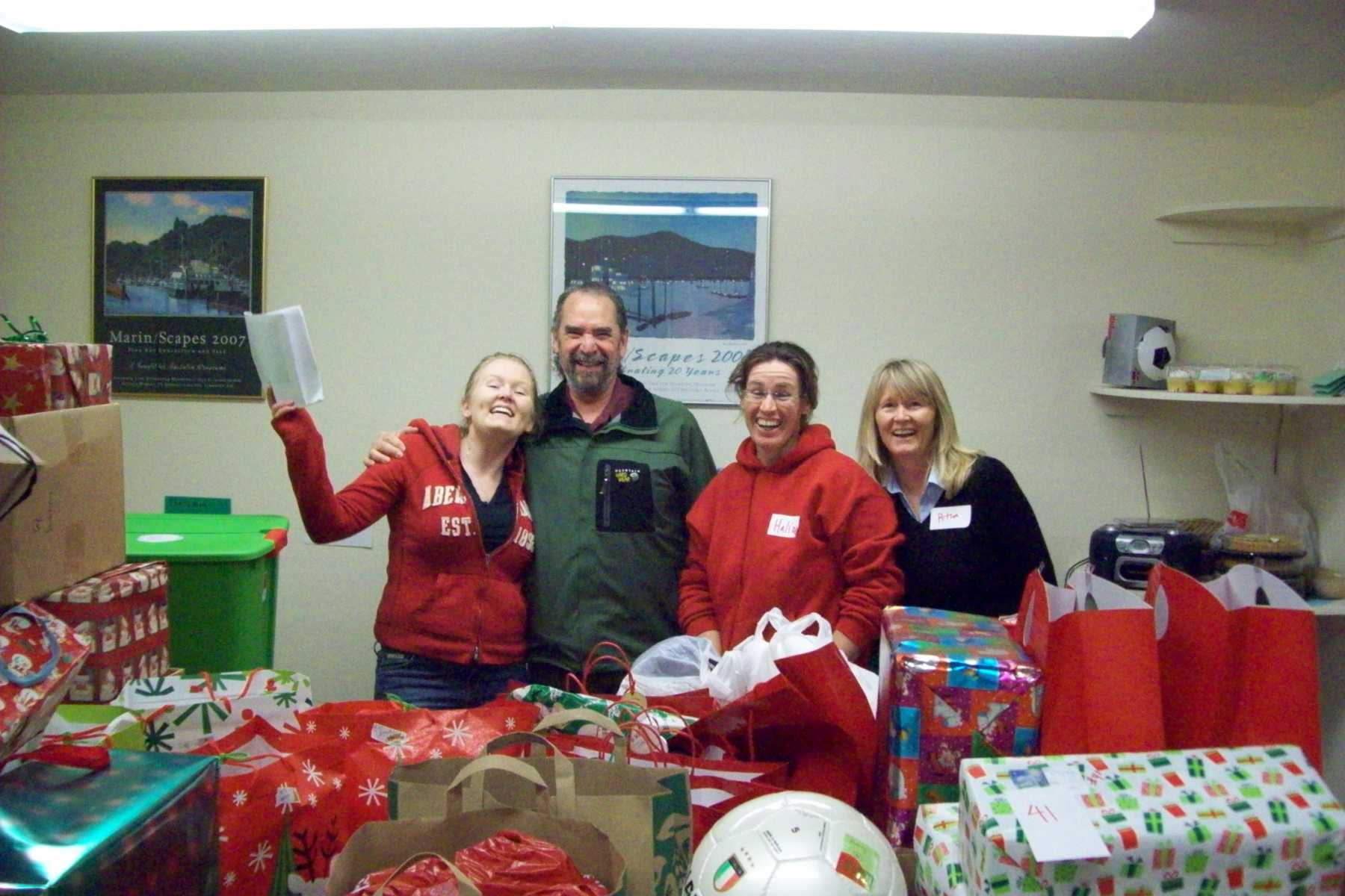 Courtney Jacobson, Tom Wilson, Halina Barras and Petra Jacobson in Santa's Village 2